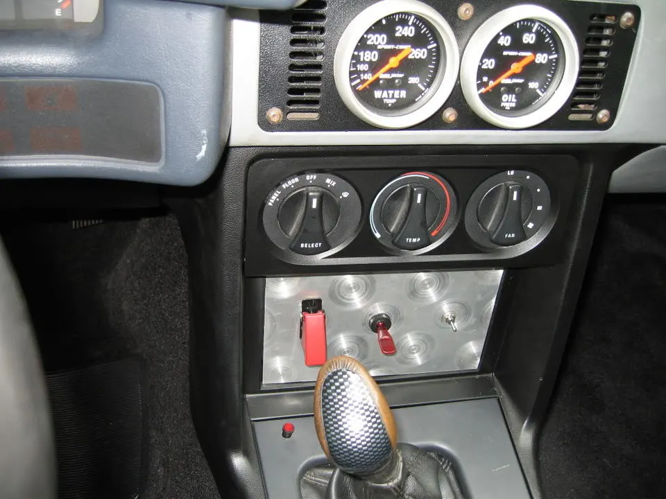 6-6-06mustangENGINE-TRUNKPICS017.webp
