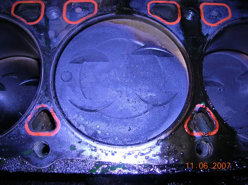 6piston.webp