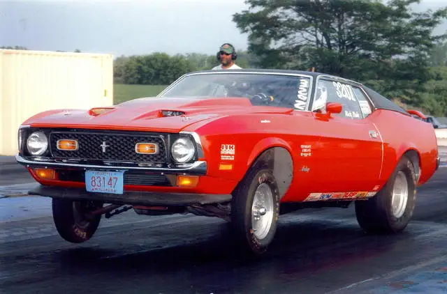 71-MustangDrag_01.webp
