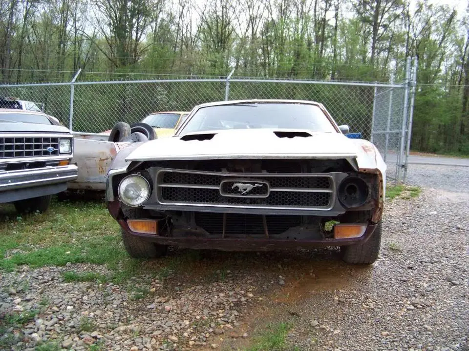 73Mach1frontfstbkgrille.webp