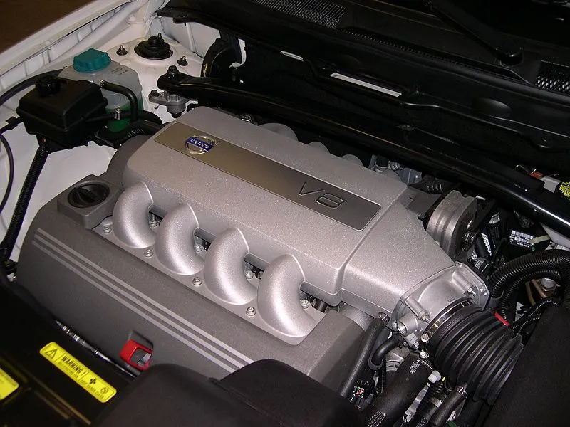800px-2006_Volvo_XC90_V8_engine.webp