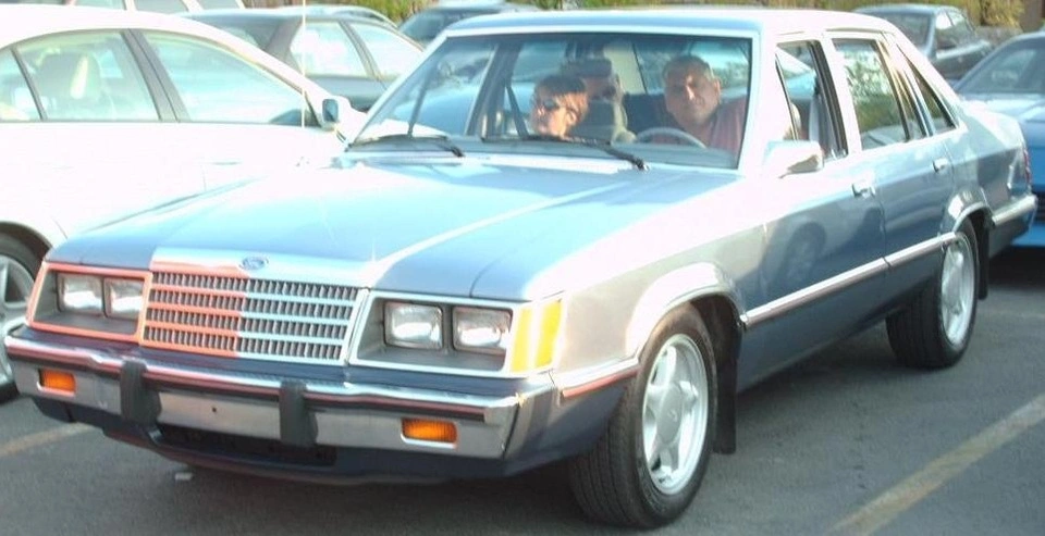 '83-'84_Ford_LTD_Sedan_(Orange_Julep_'07).webp