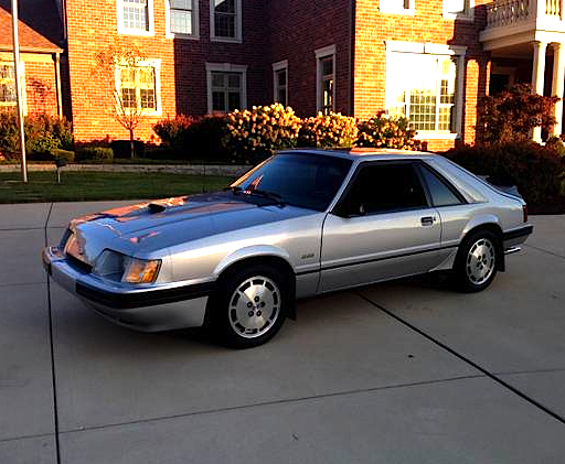 84-SVO-Mustang-fr.webp