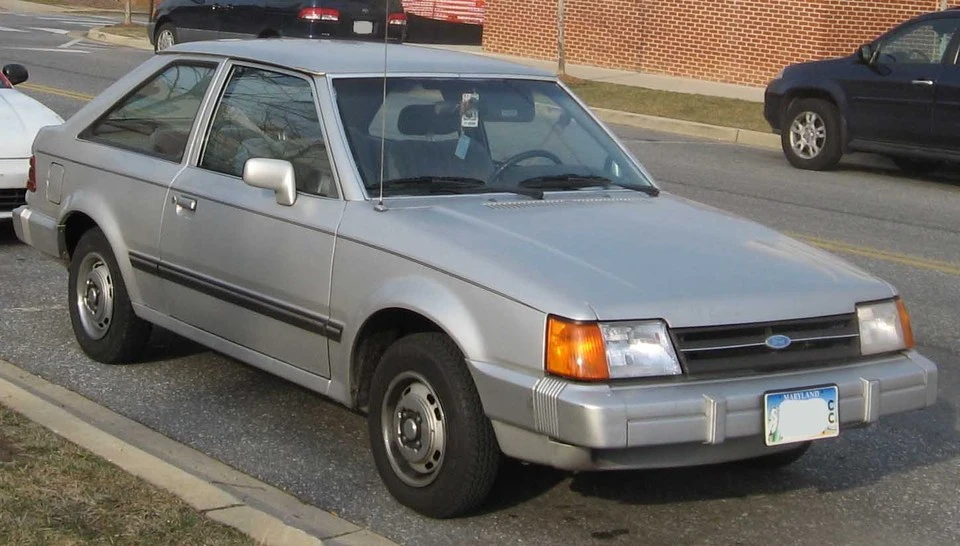 85-87_Ford_Escort_hatch.webp