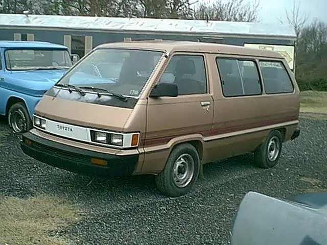 85ToyotaVan.webp