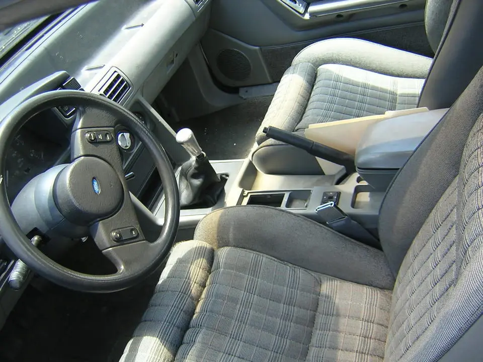 87mustang018.webp