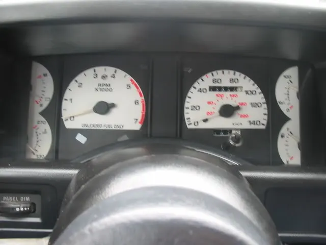 88mustangwhitefacegagues015.webp