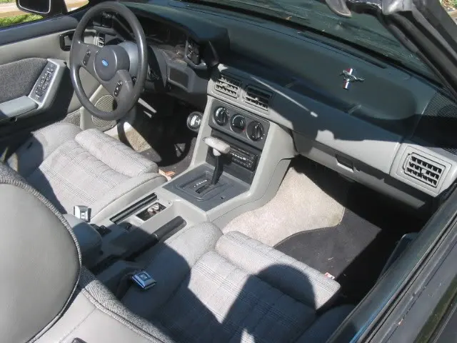 89MustangLX024.webp