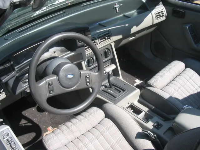 89MustangLX027.webp