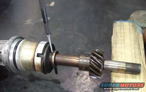 9-roll-pin-removal.webp