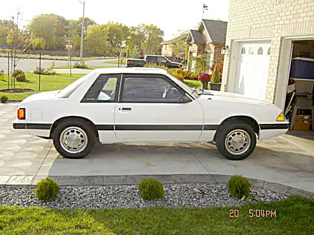 90mustangcoupe00003.webp