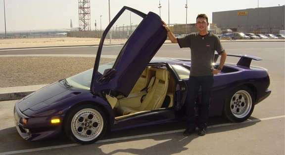91-lamborghini-side.webp