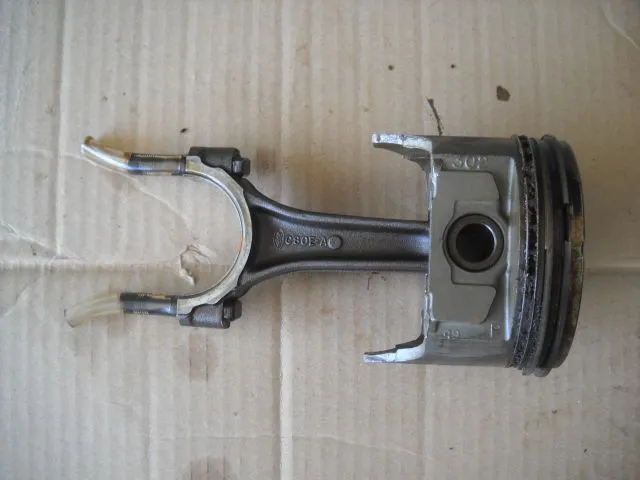 96956d1272092628-mud-4-cylinder-302-v8-pistonout.webp