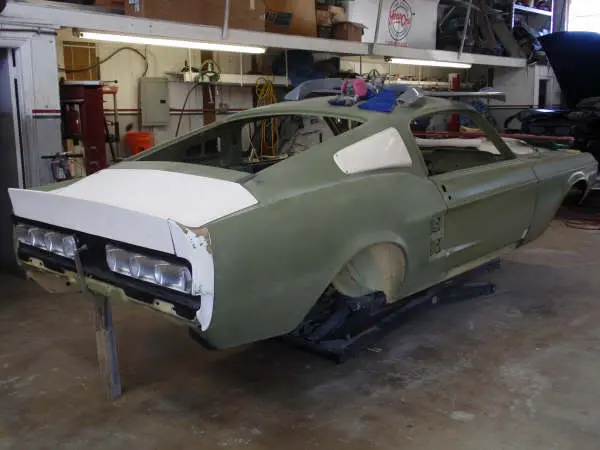 adam_car_002.webp