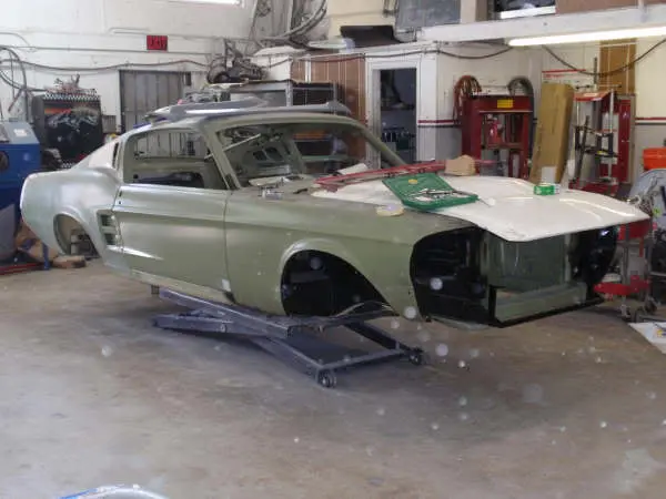 adam_car_005.webp