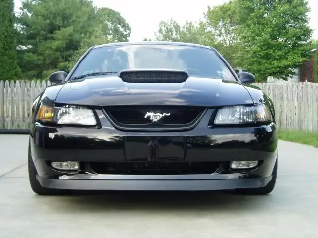 Black_2002_Ford_Mustang_GT_Coupe_Photo_011.webp