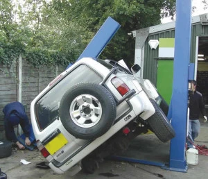 car-lift-fail-300x258.webp