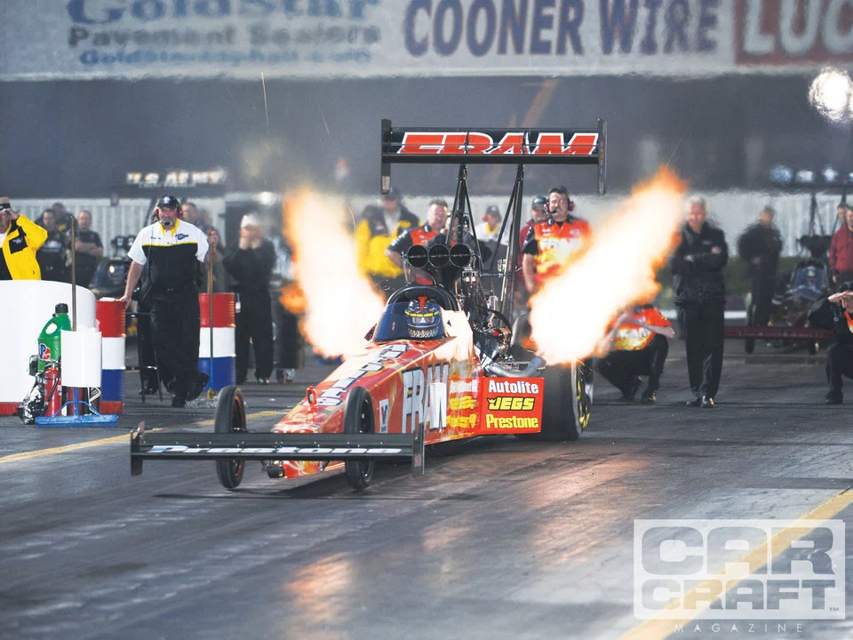 ccrp_1009_01_o%2b8000hp_top_fuel_engine%2bblowing_fiew.webp