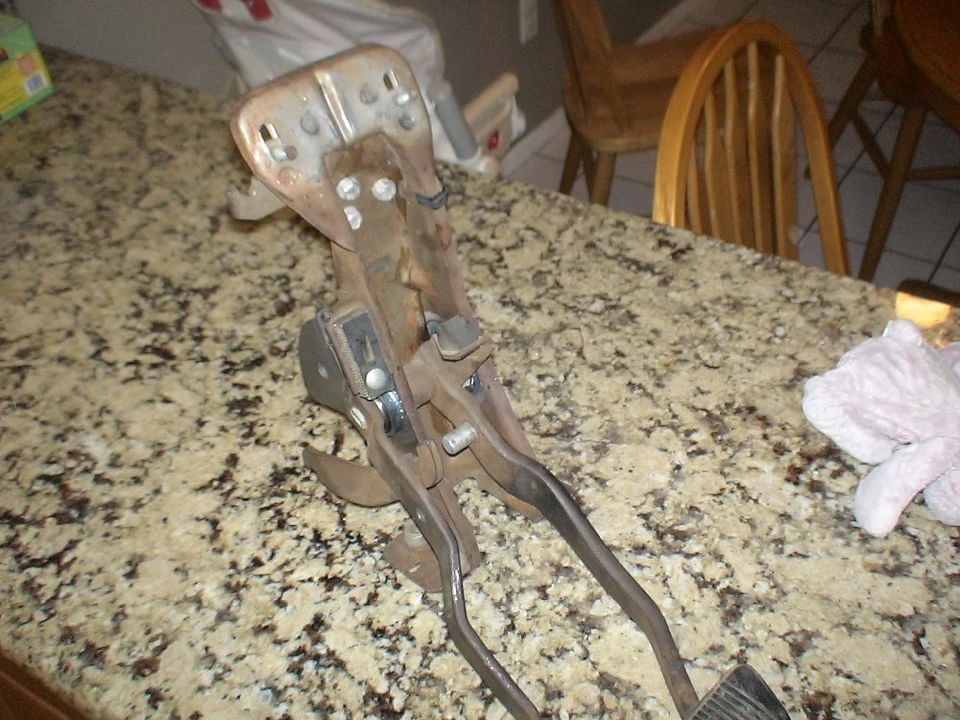 clutch%20pedal%20assmbly.webp