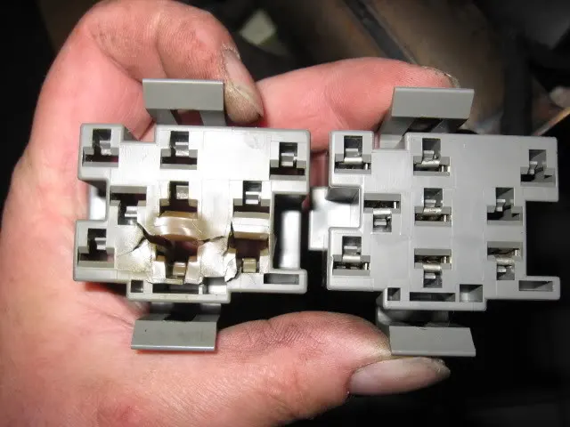 dimmer_switch_connectors.webp