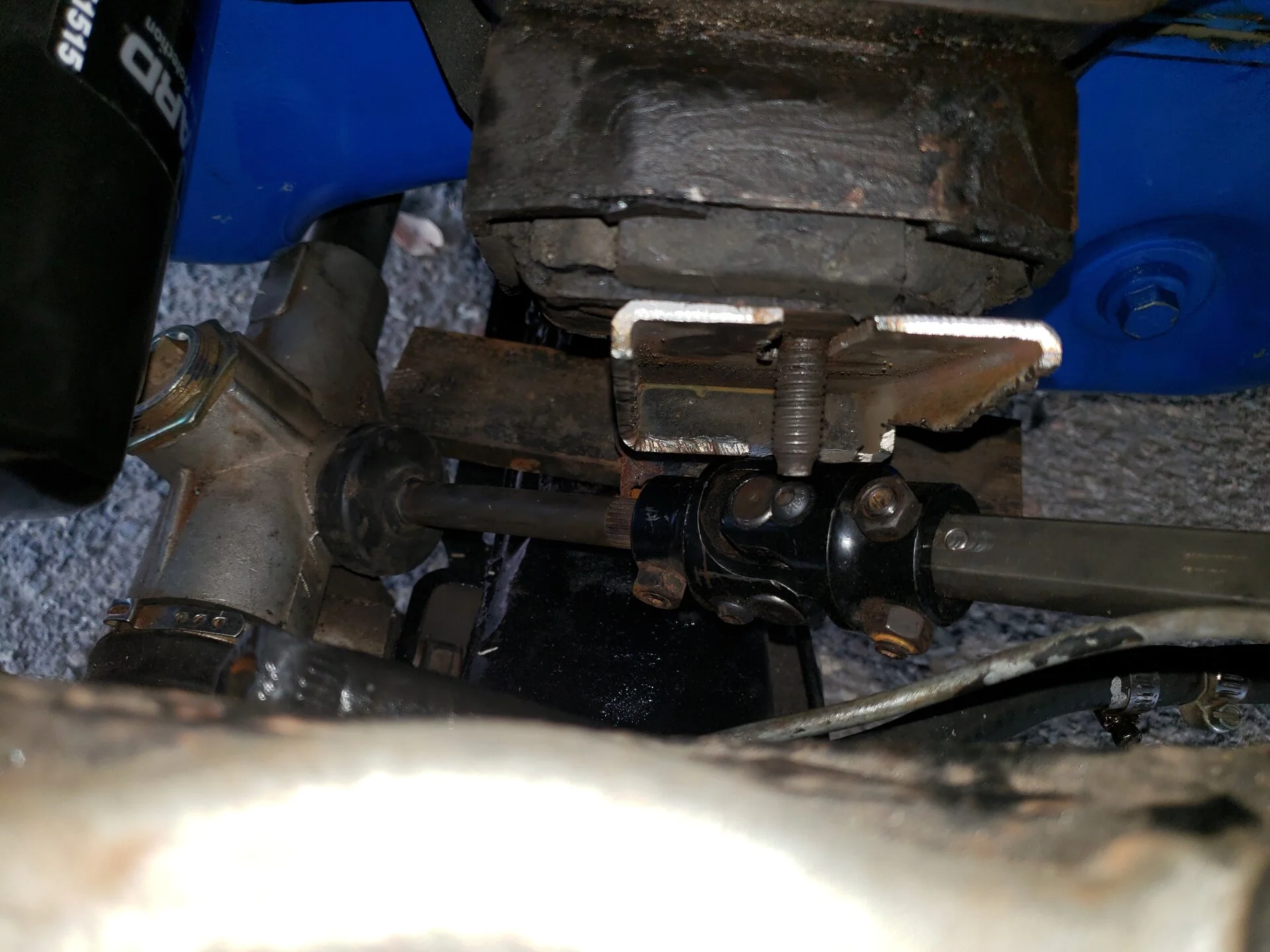 driver side motor mount clearence issue.webp
