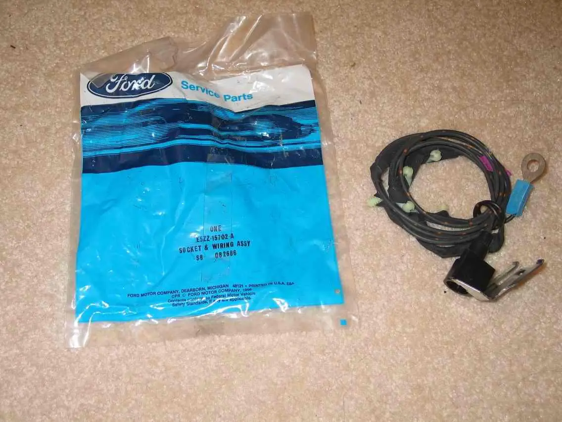 E5ZZ-15702-A_UNDER_HOOD_HARNESS.webp