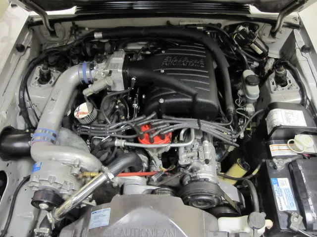 EdelbrockIntakeInstalled002.webp