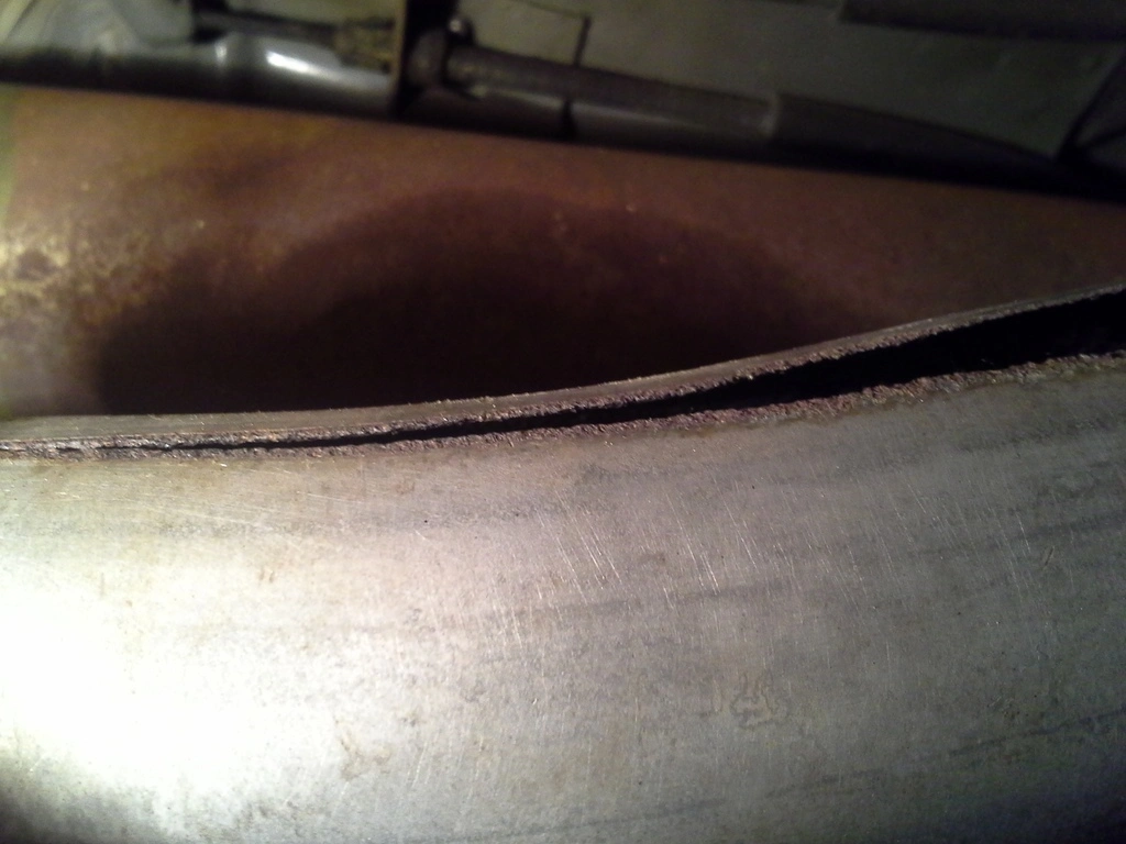 exhaust%20crack1.webp