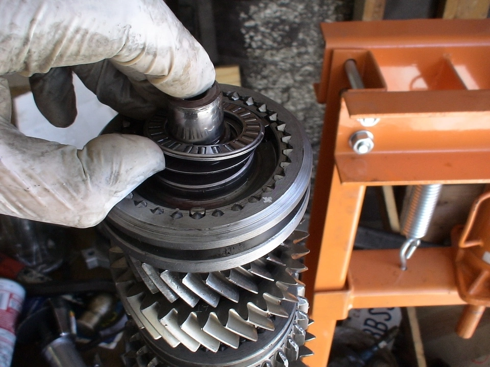 flat%20bearing%20and%20race%20on%203rd%20gear.webp