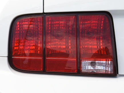 ford_06mustangcoupe_taillight_Large.webp