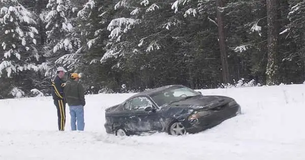 ford_mustang_slip_snow.webp