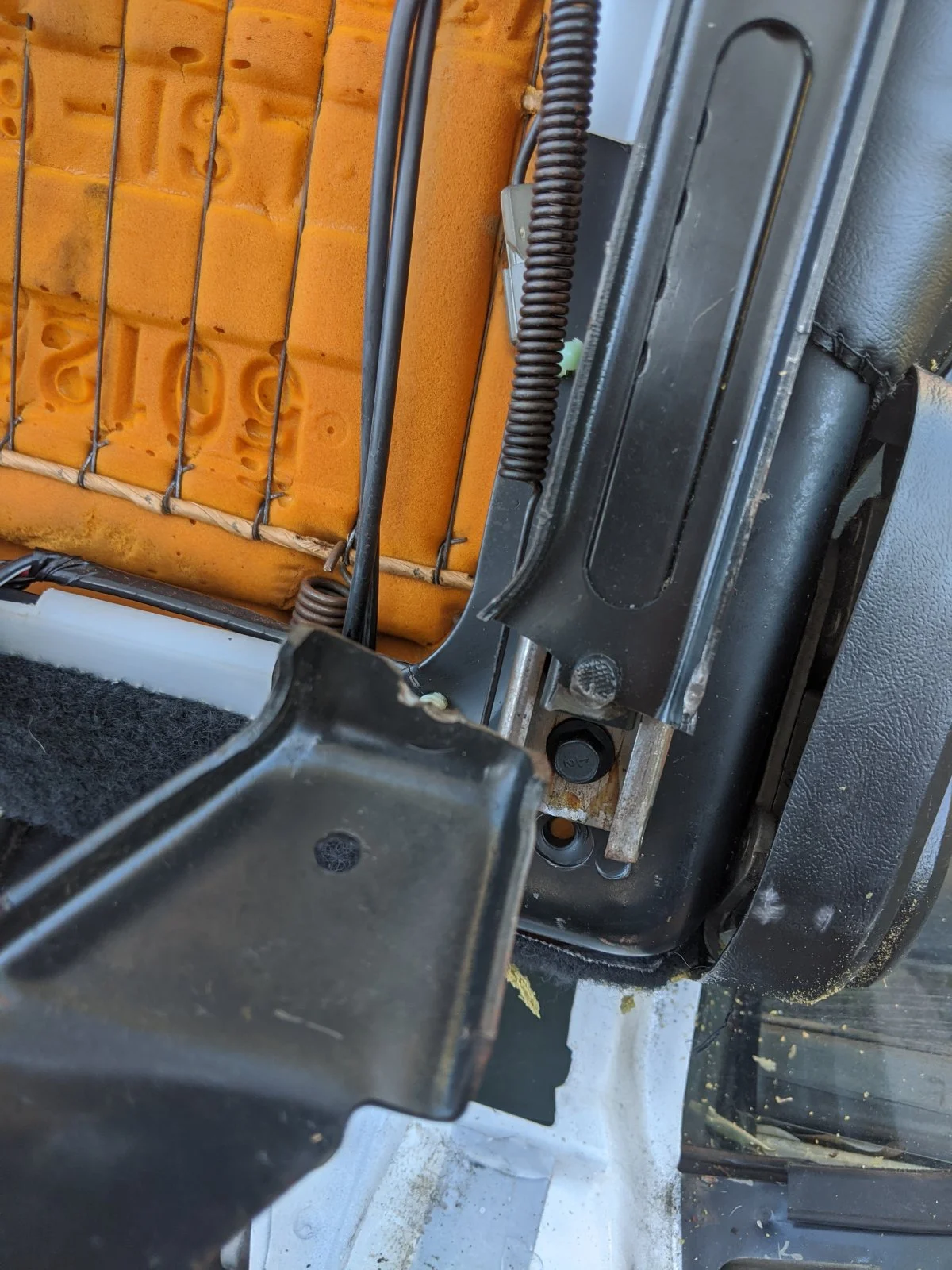 Fox Seat bracket.webp