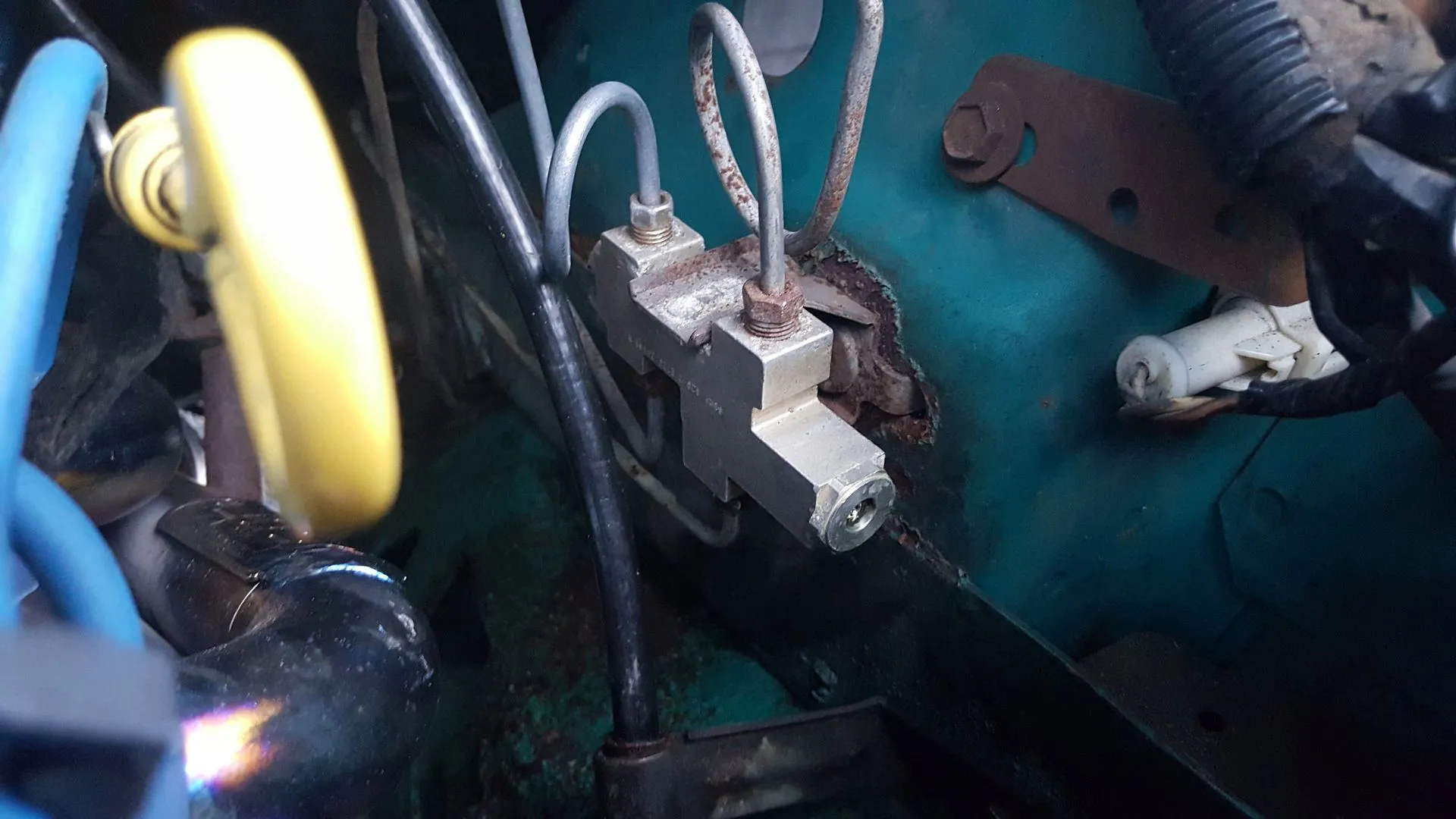 Fox_Mustang_Combination_Valve.webp