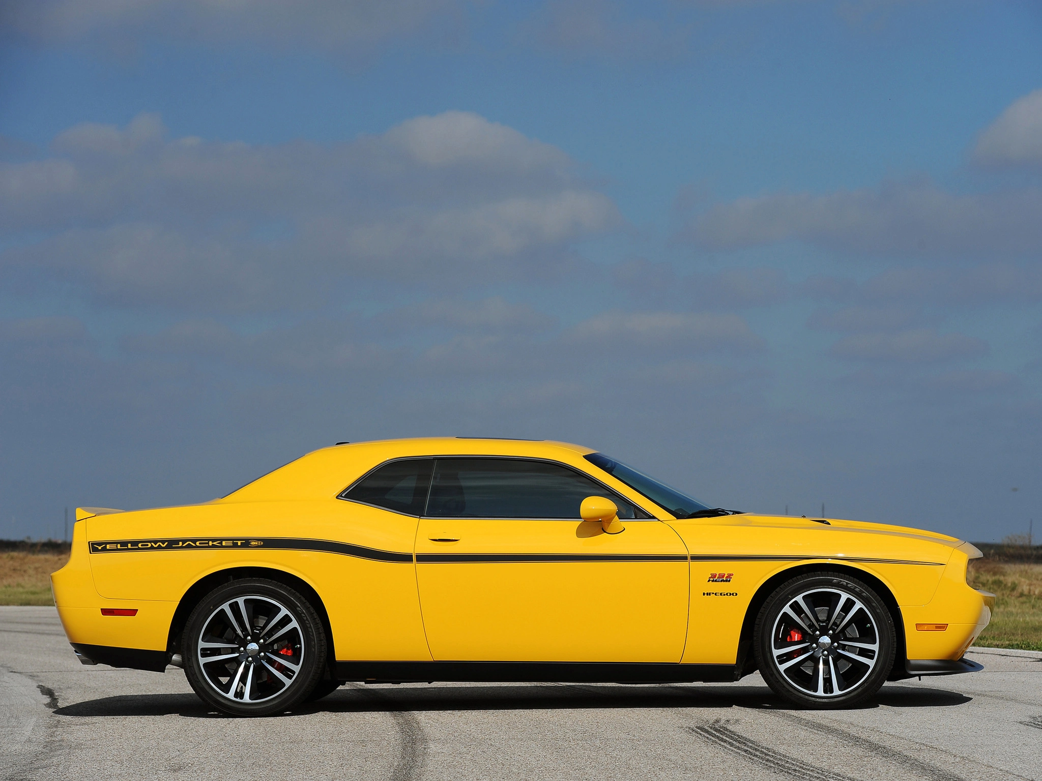 hennessey_dodge_challenger_srt8_392_yellow_jacket_2.webp
