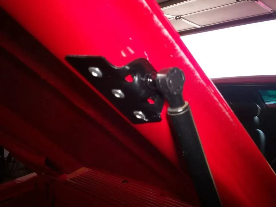 HoodStruts006.webp