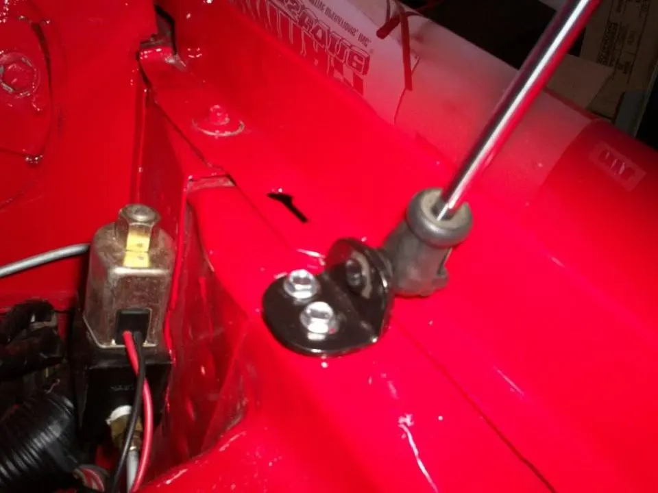 HoodStruts007.webp