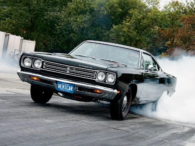 hrdp_0702_02_z+hemi_vs_buick+1969_hemi_road_runner.webp