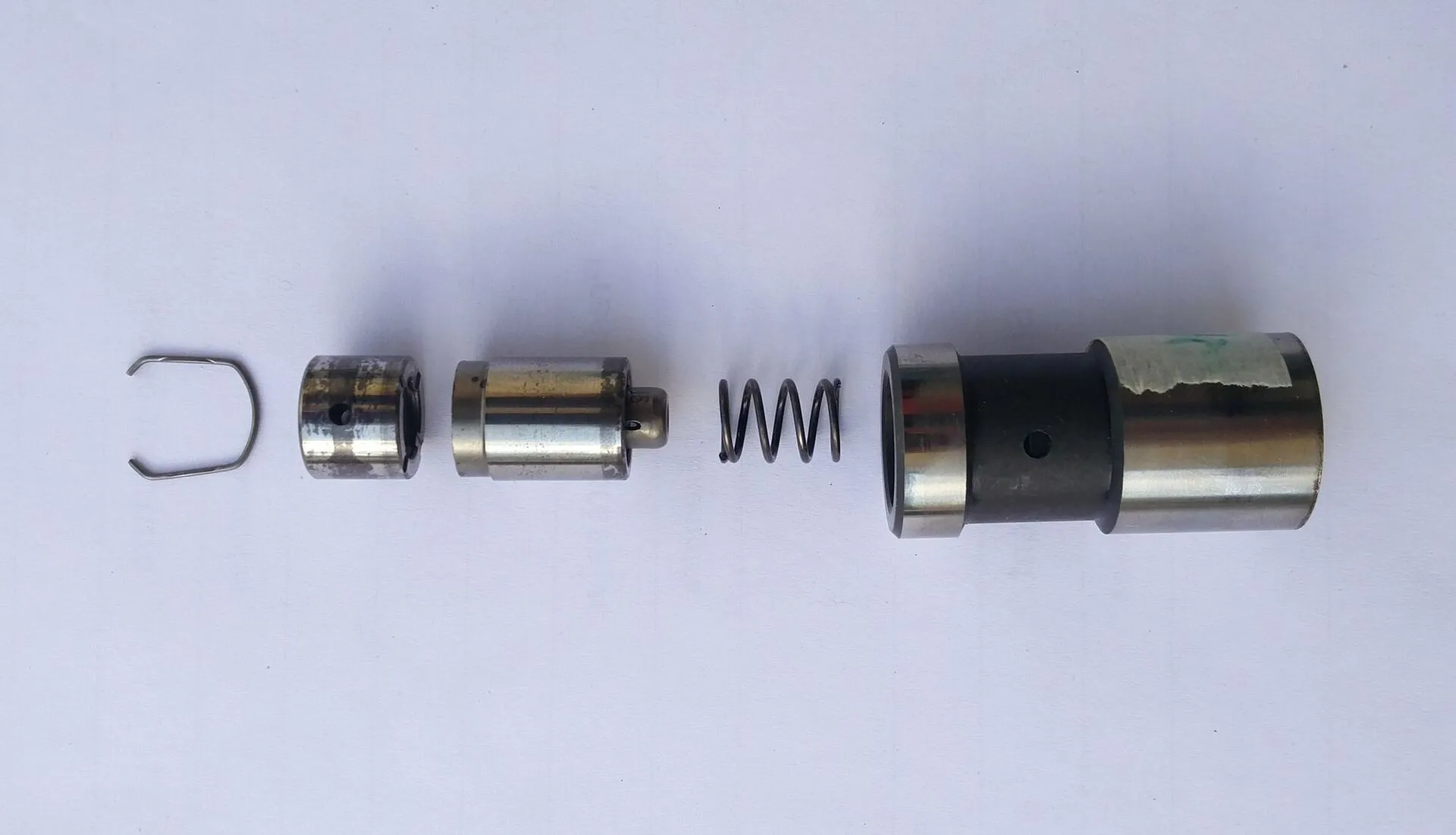 Hydraulic-valve-lifter-disassembled.jpg
