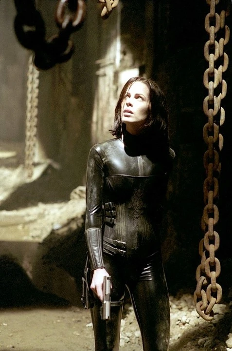 kate_beckinsale_gallery_15lp.webp