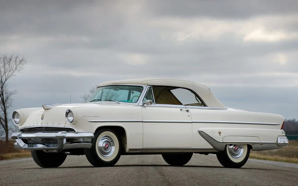 Lincoln_Capri_-_retro_cars_hd_wallpaper.webp