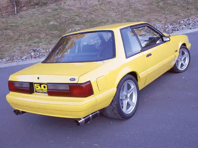 m5lp_0406_02_z1991_ford_mustangrear.webp