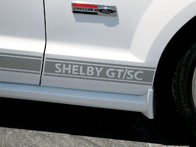 m5lp_0801_02_z+shelby_mustang_gtsc+shelby_side_stripe.webp