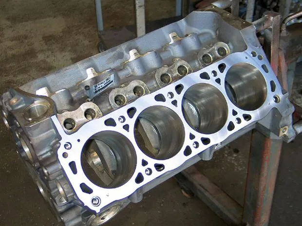 m5lp_0803_23_z%2Bboss_302_engine%2Bblock.webp