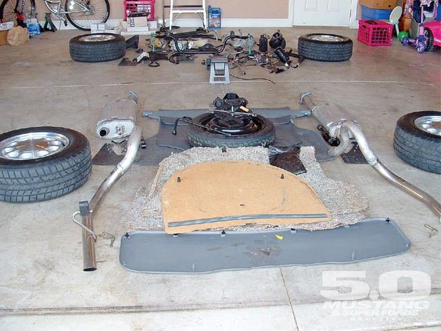 m5lp_0812_19_z+1989_ford_mustang_lx+removed_components.webp