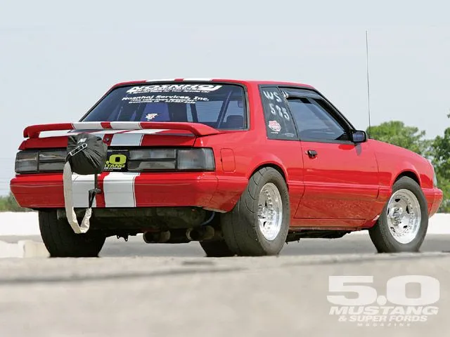 m5lp_0901_02_z+1992_ford_mustang_LX+rear_view.webp