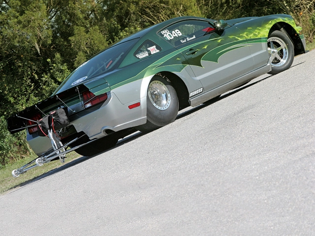 m5lp_0902_03_z+2006_mustang_drag_car+passenger_side_view.webp
