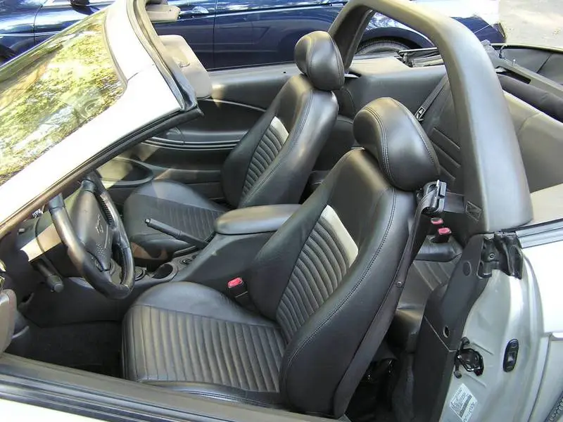 mach_seats3.webp