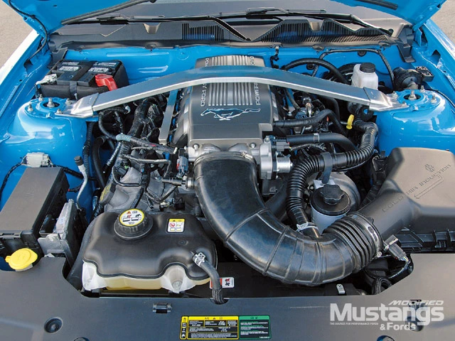 mdmp_0904_05_z+2010_ford_mustang+engine.webp