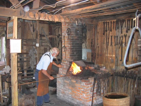 Midwest_Old_Threshers_Shop.webp