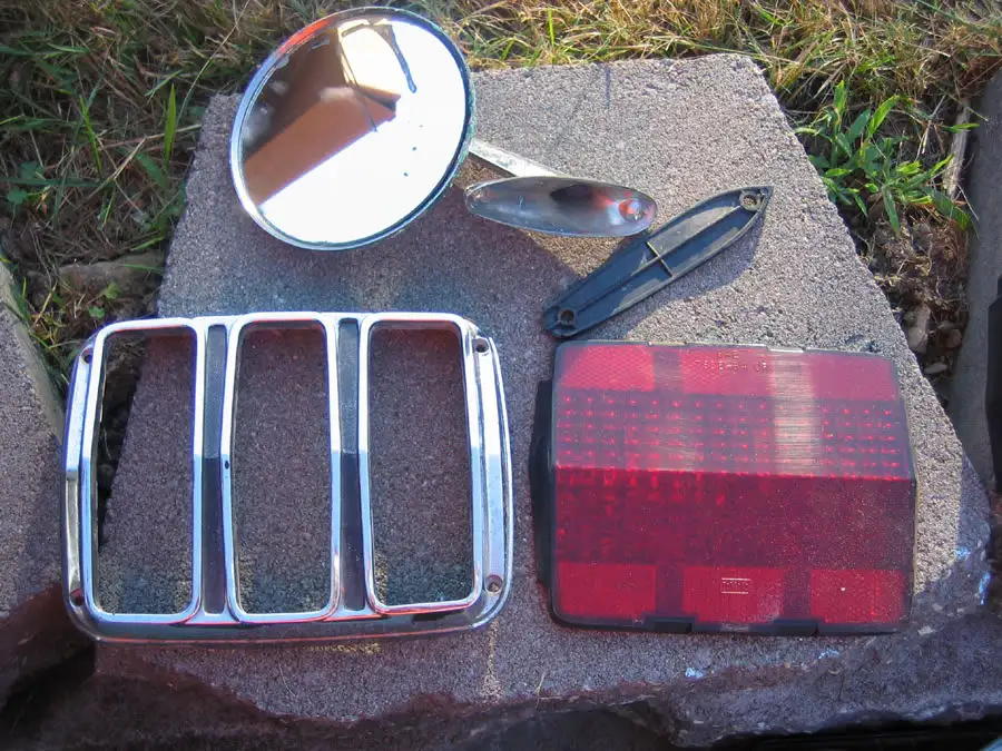 mirror-taillightbezel2.webp